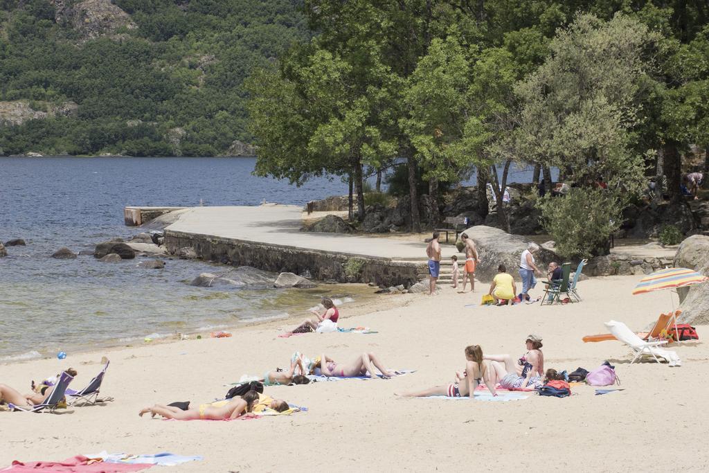 Hospederia El Pico Del Fraile Pensionat Cobreros Exteriör bild